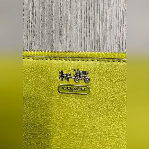 Coach Lime Green Leather Wristlet Chain Strap Clutch Y2K Small Purse - Picture 4 of 10